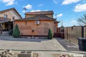 Oportunitate rară în Chișineu-Criș: locuință și sp... 