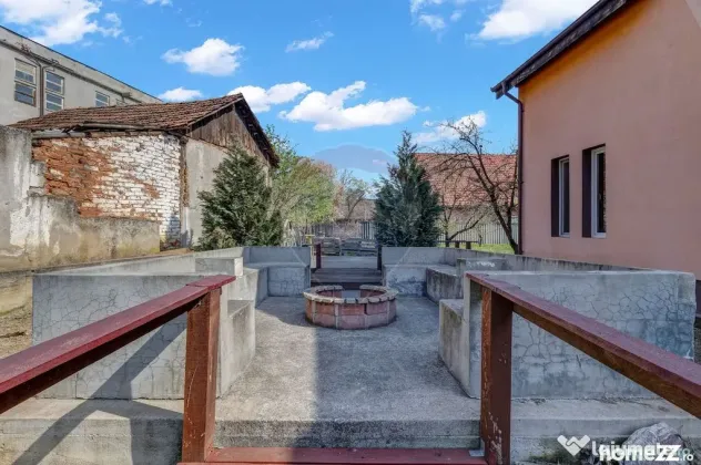 Oportunitate rară în Chișineu-Criș: locuință și sp...