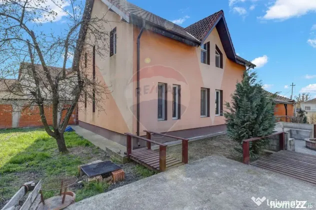 Oportunitate rară în Chișineu-Criș: locuință și sp...