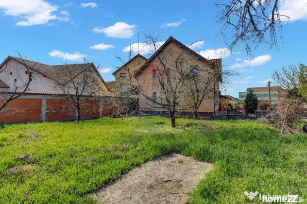 Oportunitate rară în Chișineu-Criș: locuință și sp...