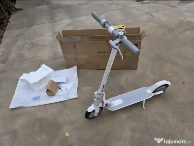 Trotineta electrica pliabila Xiaomi Electric Scooter 3 Lite