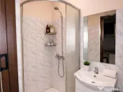 Mica garsoniera cu baie si bucatarioara, Nemobilata, Gheorgh 