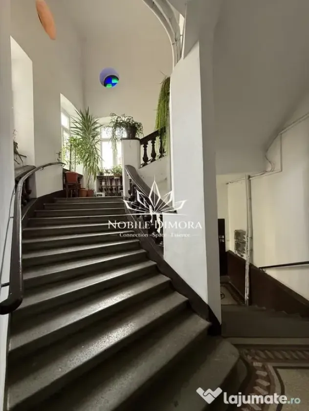 Apartament istoric de lux cu 3 camere de 130mp langa Pref...