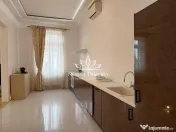 Apartament istoric de lux cu 3 camere de 130mp langa Pref... 