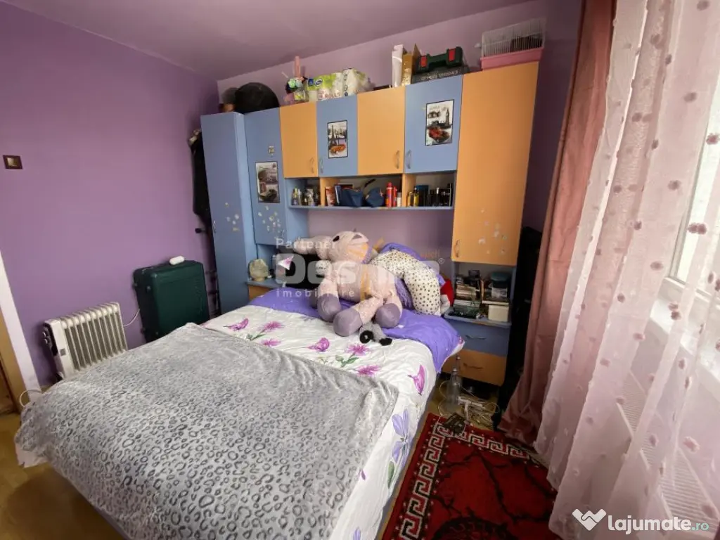 Apartament cu 3 camere, etaj intermediar, 2 locuri de parcar