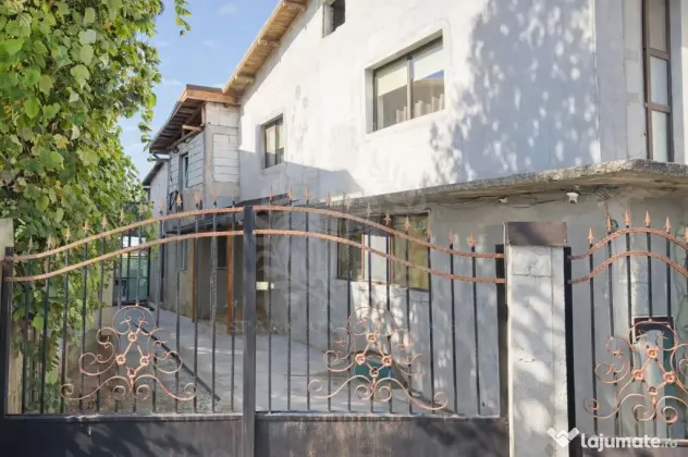 //CASA DE // STREJNIC//