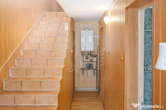 //CASA DE // STREJNIC//