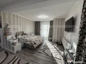 Apartament de vanzare, cu terasa si curte. 