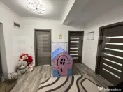 Apartament de vanzare, cu terasa si curte. 