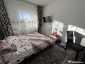 Apartament de vanzare, cu terasa si curte. 