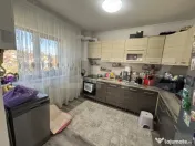 Apartament de vanzare, cu terasa si curte. 