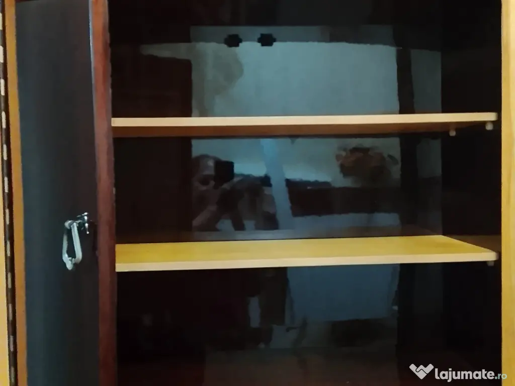 Vând urgent 2 corpuri de mobilier si un cadou!!!