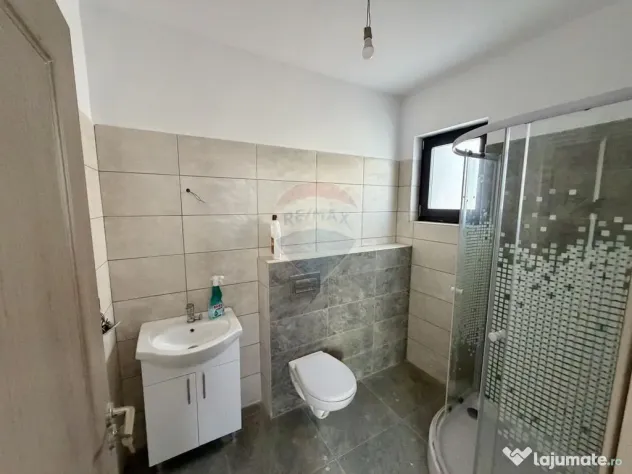 Casă / Vilă Golesti