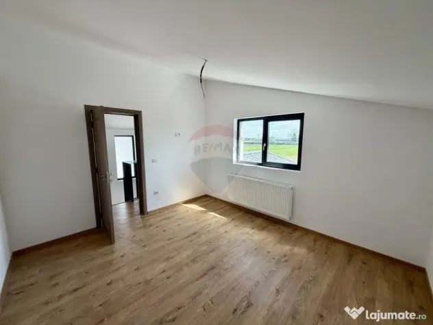 Casă / Vilă Golesti