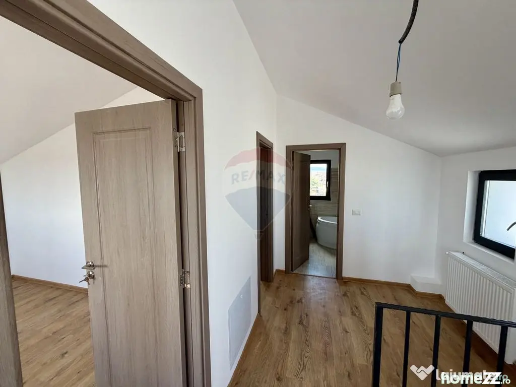 Casă / Vilă Golesti