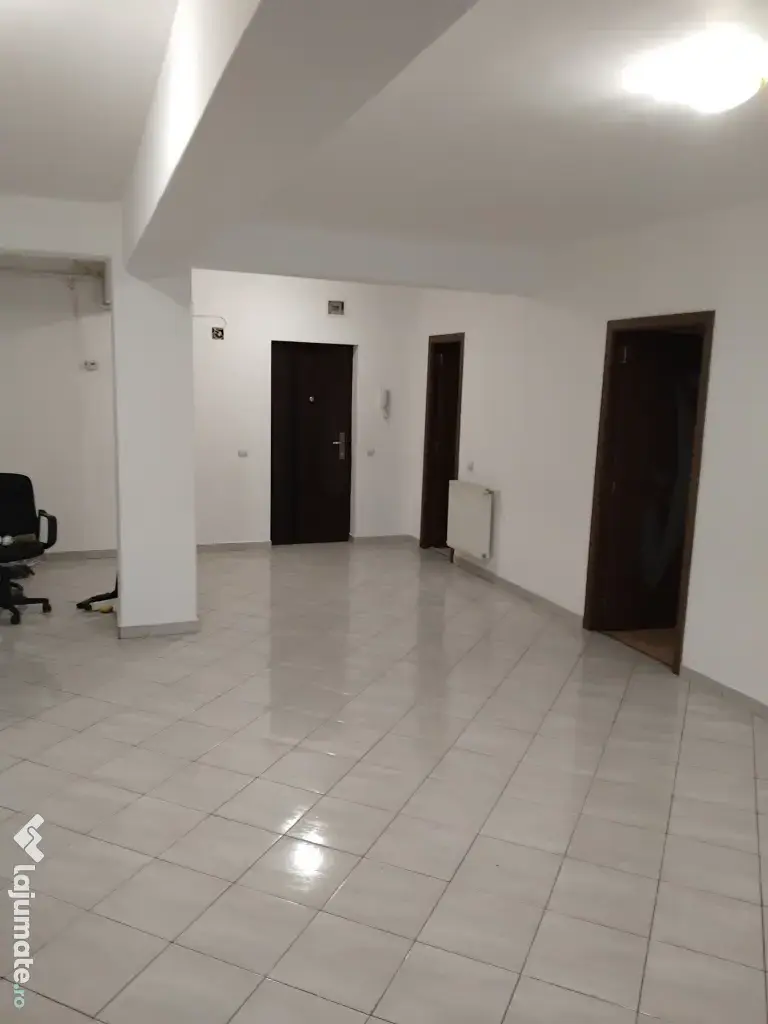 Închiriez apartament