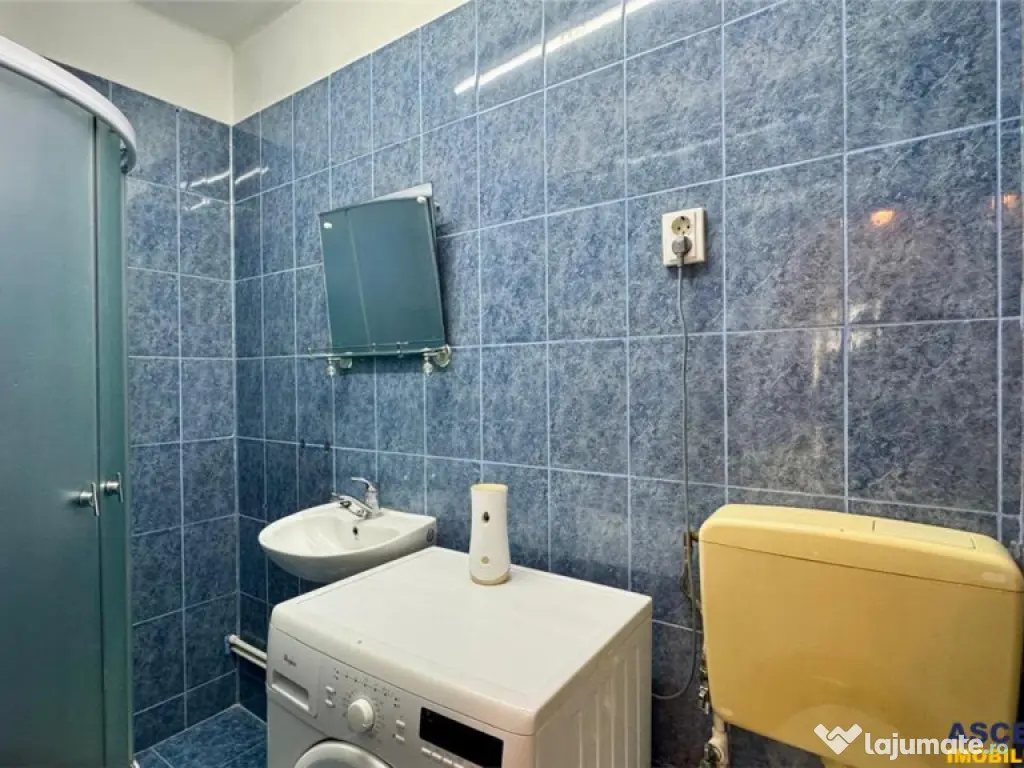 FILM Tur 3D!Casa cu 4 camere si curte, Central, Targu Mures.