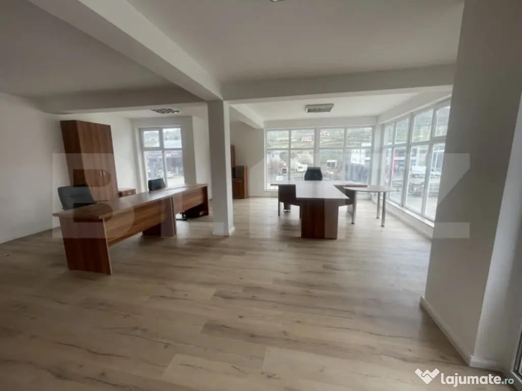 Spațiu comercial de vanzare / birouri de închiriat – Nă