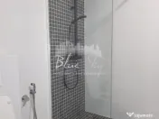 Apartament nou, 3 camere cu loc de parcare si curte situat 