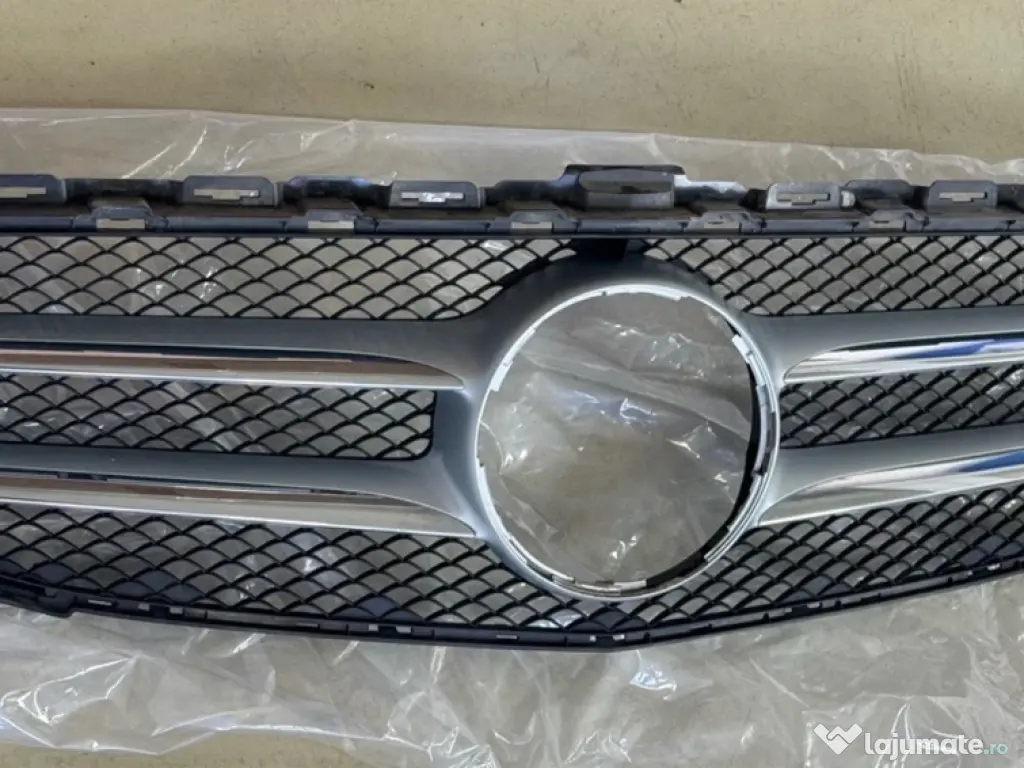 Vând grila Mercedes C w205