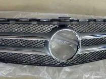 Vând grila Mercedes C w205