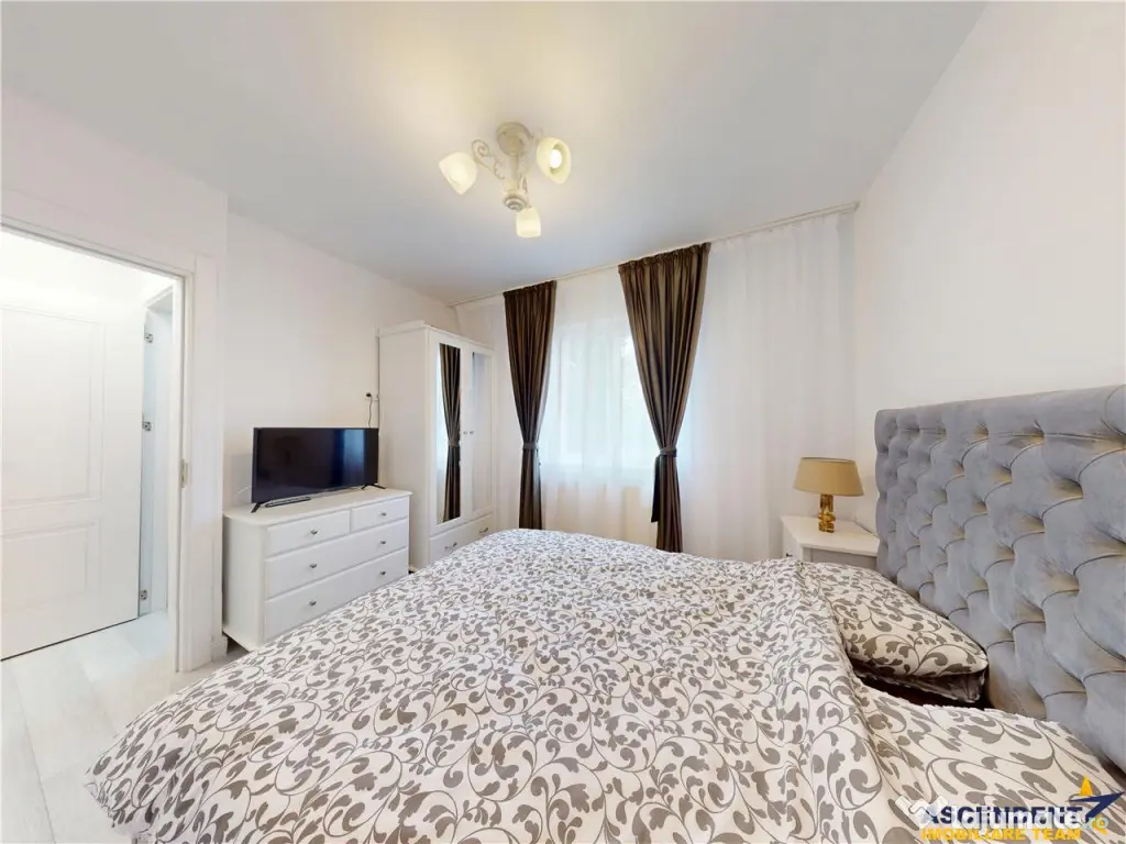 Eleganta si simplitate - Centrul Civic, renovat, etaj 2, des