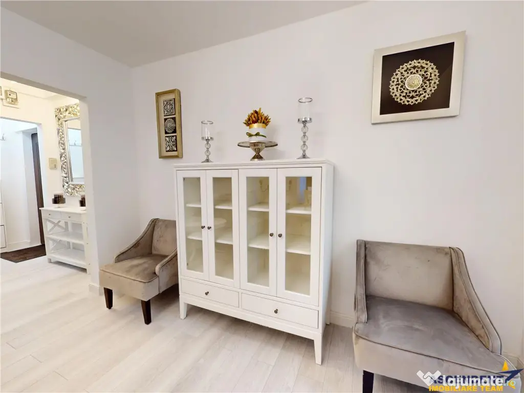 Eleganta si simplitate - Centrul Civic, renovat, etaj 2, des