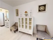 Eleganta si simplitate - Centrul Civic, renovat, etaj 2, des 