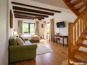Pensiune:3 km de Castelul Bran, 2.900mp teren, aviz ISU, pre 