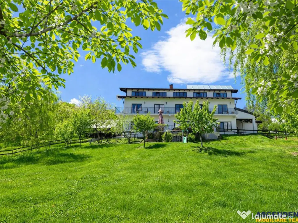 Pensiune:3 km de Castelul Bran, 2.900mp teren, aviz ISU, pre