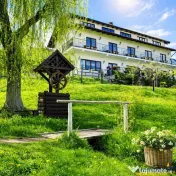 Pensiune:3 km de Castelul Bran, 2.900mp teren, aviz ISU, pre 