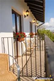 Pensiune:3 km de Castelul Bran, 2.900mp teren, aviz ISU, pre 