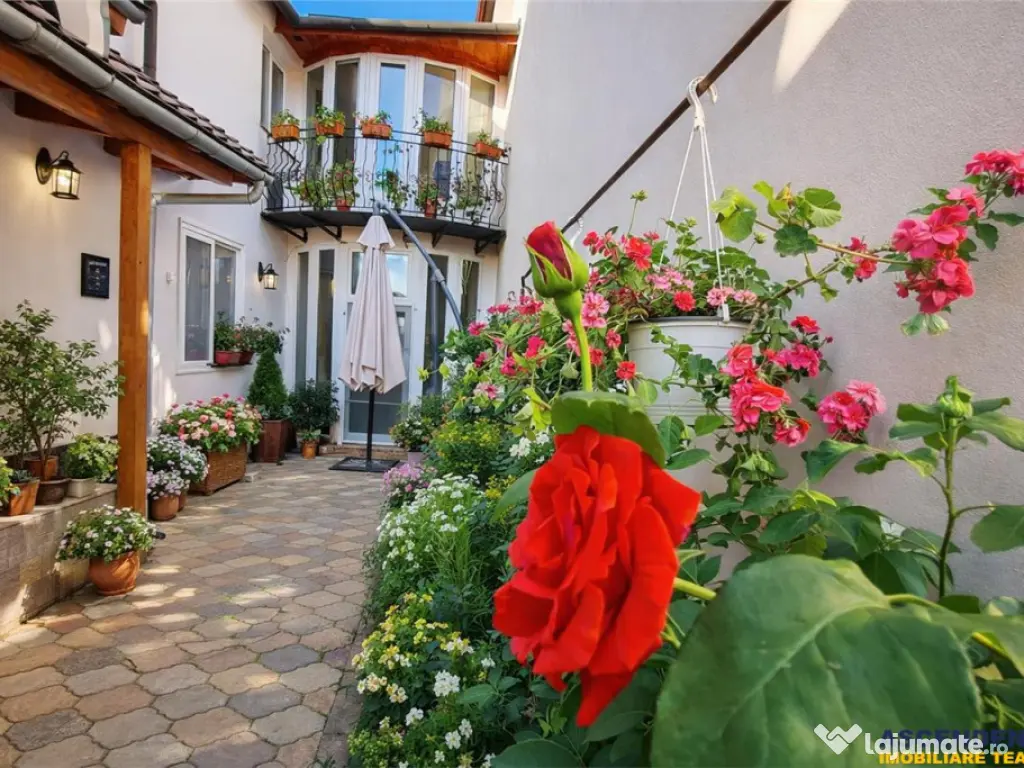 Pe incantare florala, casa cu 5 camere, curte individuala -