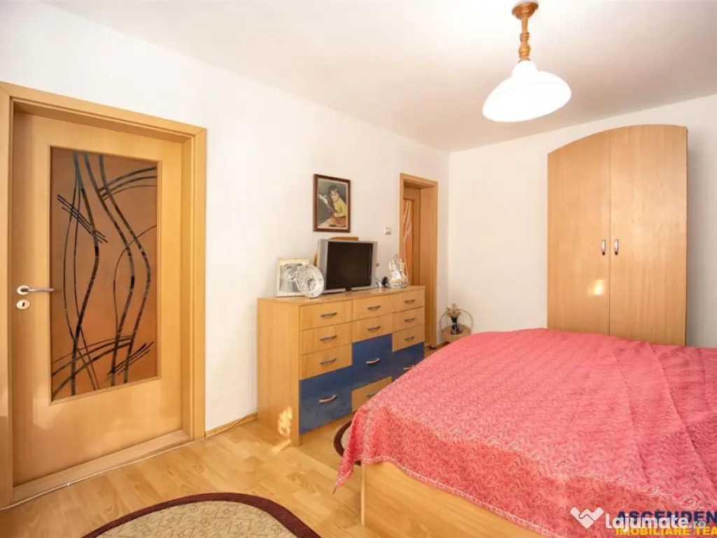 Pe incantare florala, casa cu 5 camere, curte individuala -