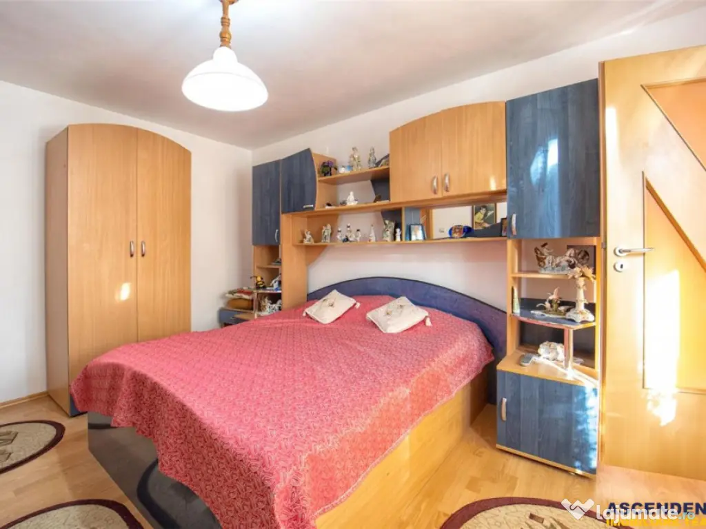 Pe incantare florala, casa cu 5 camere, curte individuala -