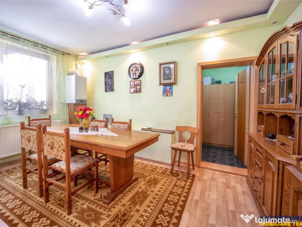 Pe incantare florala, casa cu 5 camere, curte individuala -