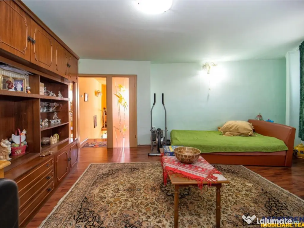 Pe incantare florala, casa cu 5 camere, curte individuala -