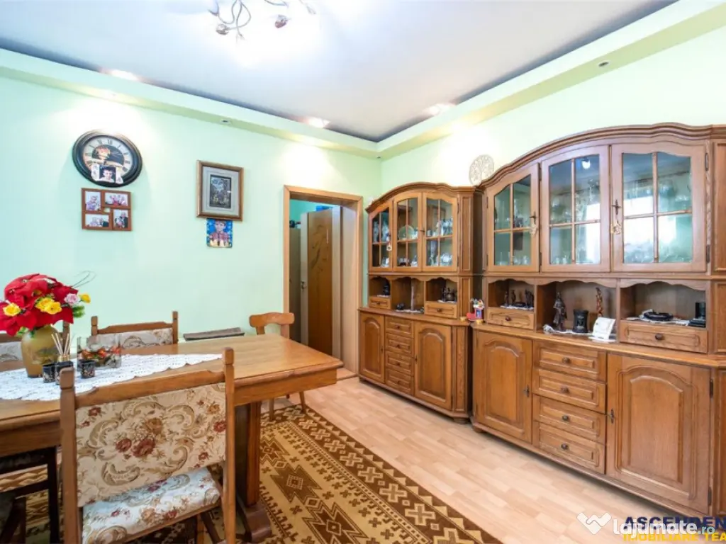 Pe incantare florala, casa cu 5 camere, curte individuala -