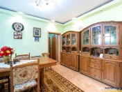 Pe incantare florala, casa cu 5 camere, curte individuala - 