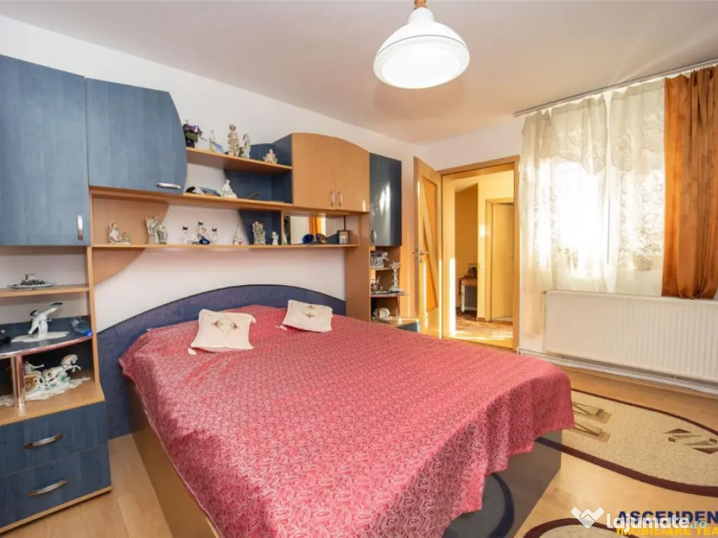 Pe incantare florala, casa cu 5 camere, curte individuala -