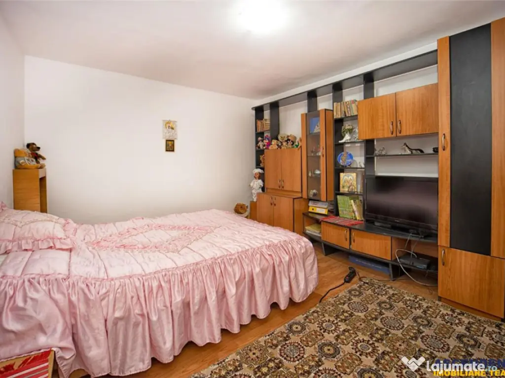 Pe incantare florala, casa cu 5 camere, curte individuala -