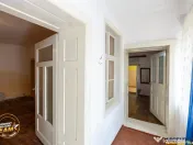 FILM!Doua case traditionale,pe domeniu cu peste 5.000mp tere 