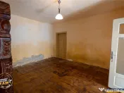 FILM!Doua case traditionale,pe domeniu cu peste 5.000mp tere 