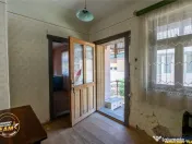 FILM!Doua case traditionale,pe domeniu cu peste 5.000mp tere 