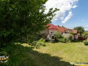 FILM!Doua case traditionale,pe domeniu cu peste 5.000mp tere 