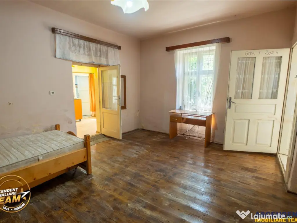 FILM!Doua case traditionale,pe domeniu cu peste 5.000mp tere