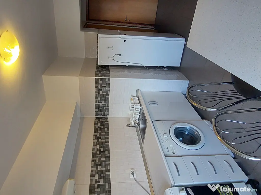 Particular inchiriez apartament 2 camere pe Bd. Unirii