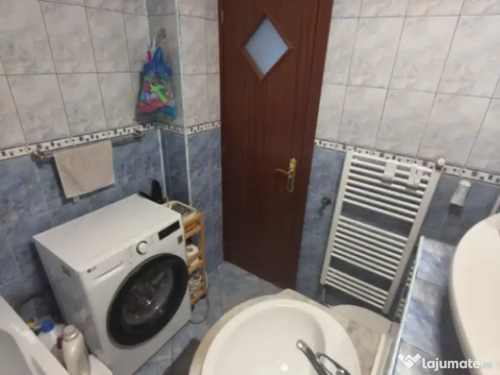 Apartament 2 camere, decomandat - zona Sacele