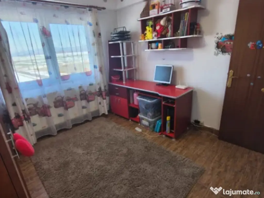 Apartament 2 camere, decomandat - zona Sacele