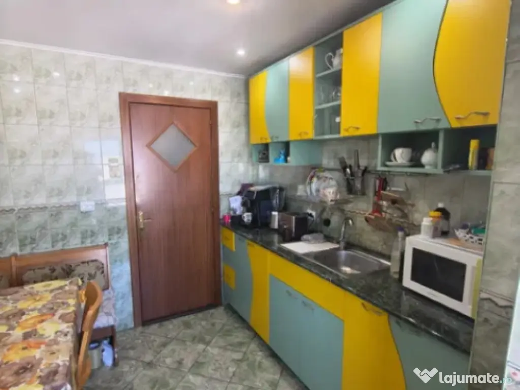 Apartament 2 camere, decomandat - zona Sacele